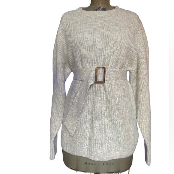 Aritzia Babaton - extremely soft Wool Sweater with Matching Belt - like new - Picture 6 of 12